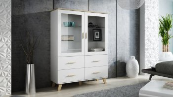 LOTTA витрина 120 2D4S CAMA LOTTA витрина '120' 2D4S от польской фабрики CAMA MEBLE изготовлена в цвете:
белый матовый/дуб сонома

корпус и фасады: плита ДСП 16 мм белый блестящий матовый
столешница: плита ДСП 25 мм дуб сонома матовый
ножки и ручки: деревянные; цвет - дуб сонома