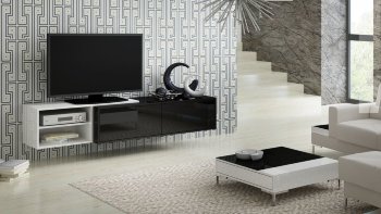 SIGMA 2 тумба ТВ настенная CAMA Тумба ТВ SIGMA 2 фабрики Cama Meble (Польша) Выпускается в цветах: 
1. Корпус: чёрный матовый, фасад: чёрный глянец, вставка: белый глянец и белый матовый, цоколь: белый матовый

2. Корпус: белый матовый, фасад: белый глянец, вставка: чёрный глянец и чёрный матовый, цоколь: чёрный матовый

3. Корпус: дуб сонома матовый, фасад: белый глянец, вставка: белый глянец и белый матовый, цоколь: белый матовый

Размер -  43/180/45