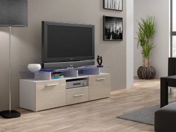 EVORA MINI тумба ТВ CAMA Тумба ТВ Evora Mini фабрики Cama (Польша) со столешницей из закаленного стекла толщиной 8 мм.

Выпускается в цвете:
корпус – белый матовый, черный матовый;
фасад – белый глянец, кремовый глянец, серый глянец, бордо глянец, чёрный глянец, глянец.

Цвета корпуса и фасадов могут быть совмещены в любом сочетании